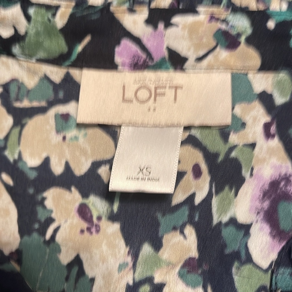 🌺LOFT SLEEVELESS FLORAL RUFFLE NECK BLOUSE - Picture 4 of 4